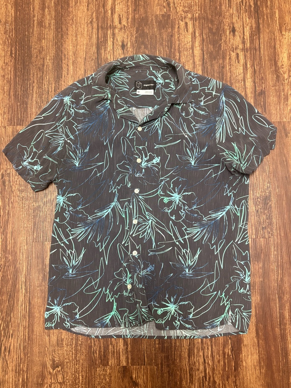 Men’s Button Down Hawaiian Shirt